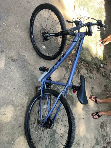 Vendo essa bike bem novinha, poucas marcas de uso, estou vendendo pq não estou usando ela