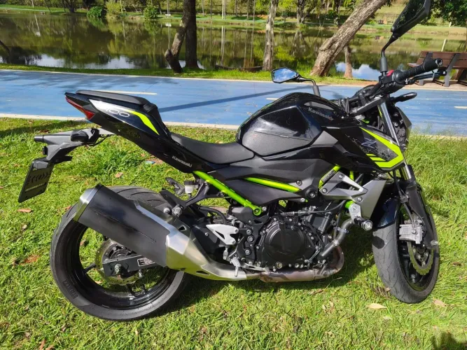 Kawasaki z400 (acompanhabanco conft e escape esportivo)