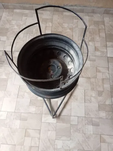 Vendo churrasqueira feita com roda de carro