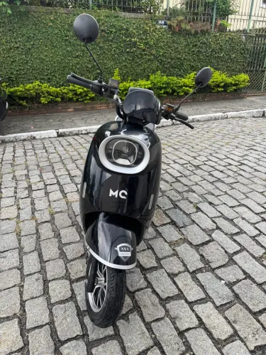Moto modelo Mia 1000