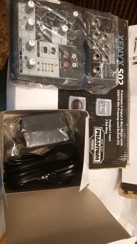 Para audio: equipamento DJ, Behringer Xenyx 502,  na caixa, leia! leia