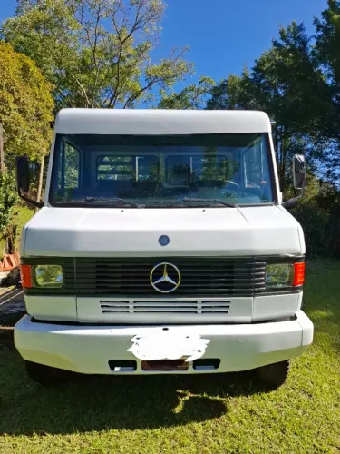 Caminhão Mercedes 709