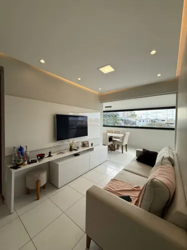 APARTAMENTO 2/4 COM SUÍTE E VARANDA NO IMBUI
