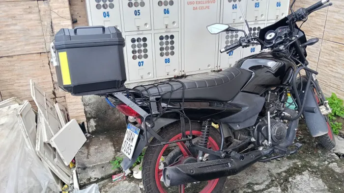Suporte baú e afastador de alforge mottu