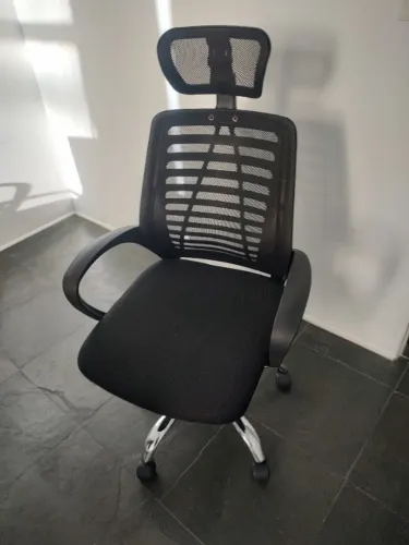 Cadeiras De Escritório Giratória Ergonômica, Reclinável e Ajustável em Excelente Estado