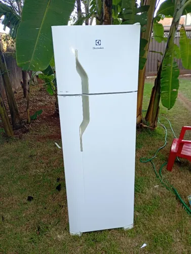 Vendo geladeira Electrolux 350 litros