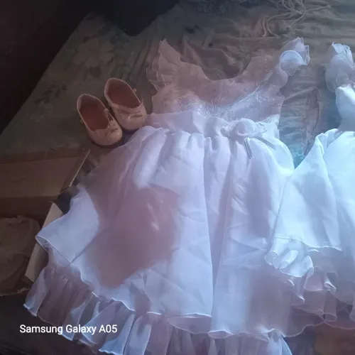 Vestido e sandalia para batizado