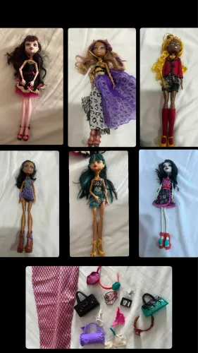 Lote 7 Bonecas Monster High (Ghoulia Yelps com avaria nas pernas) + alguns acessórios 