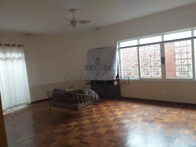 Casa Sobreloja em Ponto comercial.