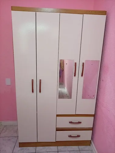 Guarda roupas infantil