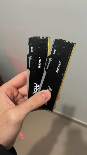 Kit 32GB (2x16GB) Kingston FURY Beast RGB DDR5 6000MT/s CL40 Memória RAM