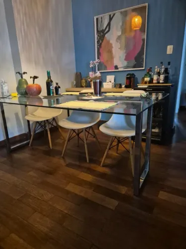 Mesa de Jantar tampo de vidro e base de aço inox
