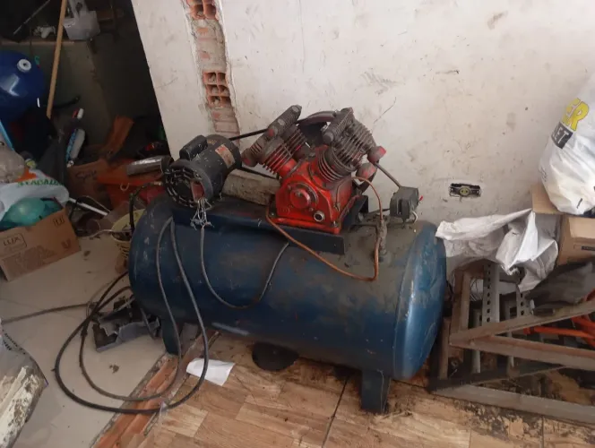 Compressor de Ar Profissional 10 PCM - Bi-cilíndrico em V (Robusto)