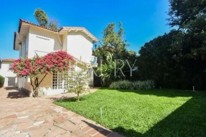 Casa para Alugar no Jardim Europa, 250 m², 3 quartos sendo 1 suíte , 3 vagas
