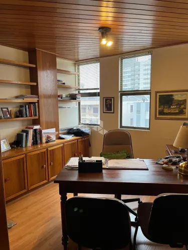 Sala comercial no Menino Deus