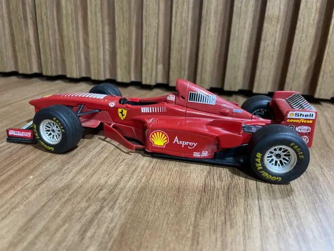 Miniatura Ferrari F-300 Fórmula 1 - Made In Italy