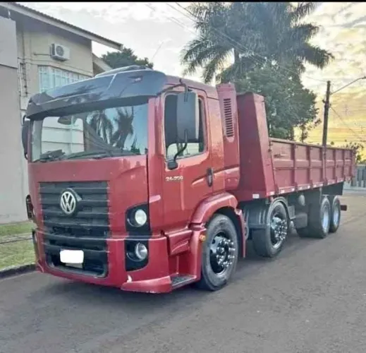 Volkswagen Constellation 24-250 Ano 2010