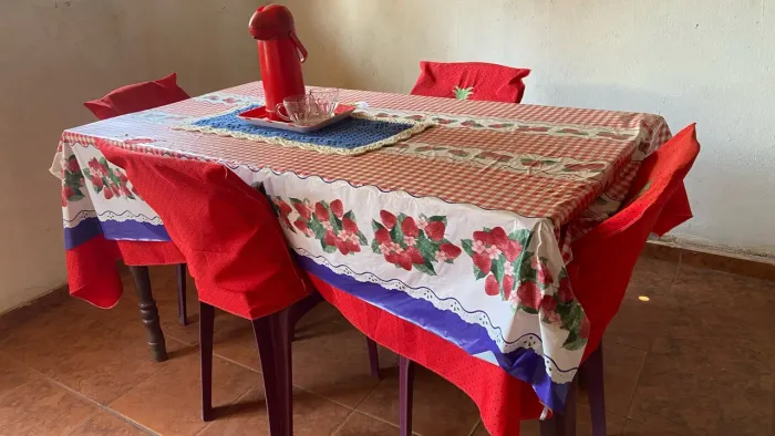 Vendo mesa de madeira