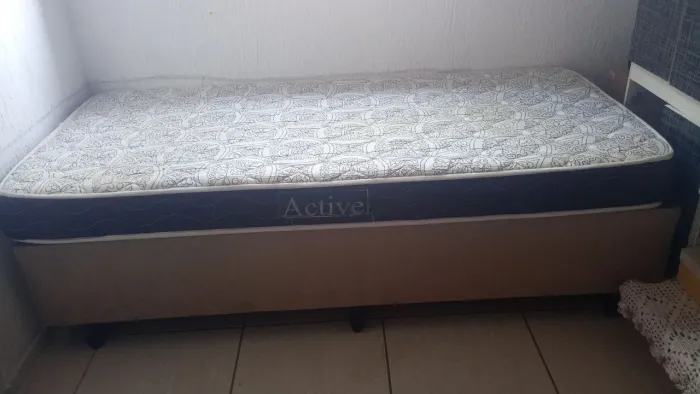 Cama de solteiro semi nova com 3 meses de uso