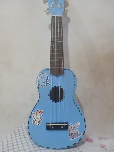 Ukulele profissional Customizado Seven Guitars cordas de nylon, modelo- SUK-07 LB