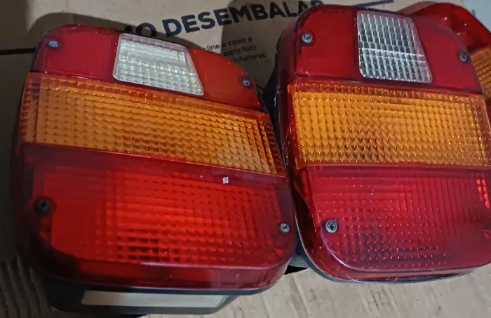 LANTERNA TRASEIRA CAMINHÃO VW OU FORD CARGO
