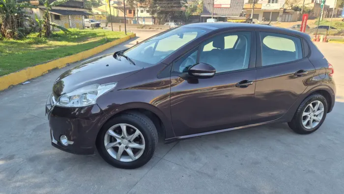 Peugeot 208 Allure 1.5 Flex 8V 5P 2014