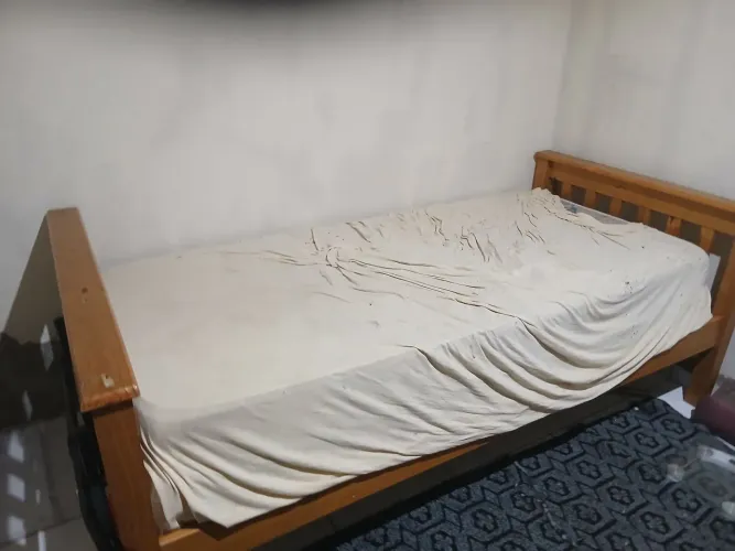 Cama solteiro com colchão