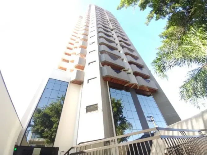 Apartamento à venda no Edifício Luiz Pessuti ? Amplitude, privacidade e excelente localiza