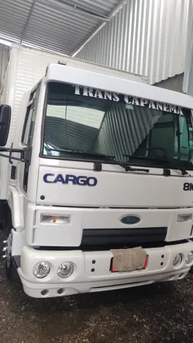VENDE SE FORD 816 S ANO 2013 BRANCO.