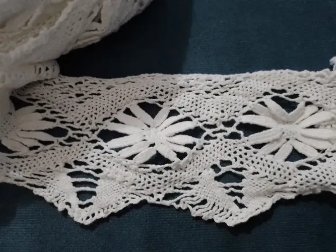 Rendas feitas á mão, rendas por metro, toalhas pequenas, golas para blusas ou vestidos