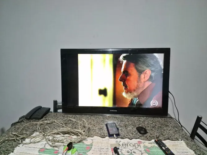 Vendo TV Samsung Plasma defeito na tela