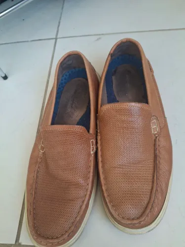 par de sapatos masculinos usados , marca pegada numero 42