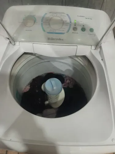 Vendo essa máquina Eletrolux 12 kg funcionando perfeitamente faço entrega