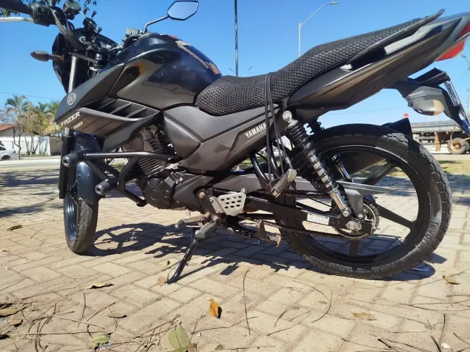 FAZER 150 PRETA STUNT RACER