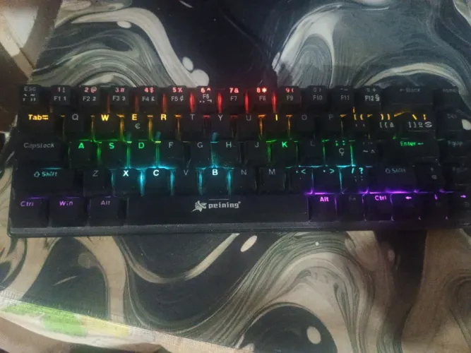TECLADO 100% MECÂNICO, COR DO SWITCH MARROM, NOVO SEM MARCAS DE USO