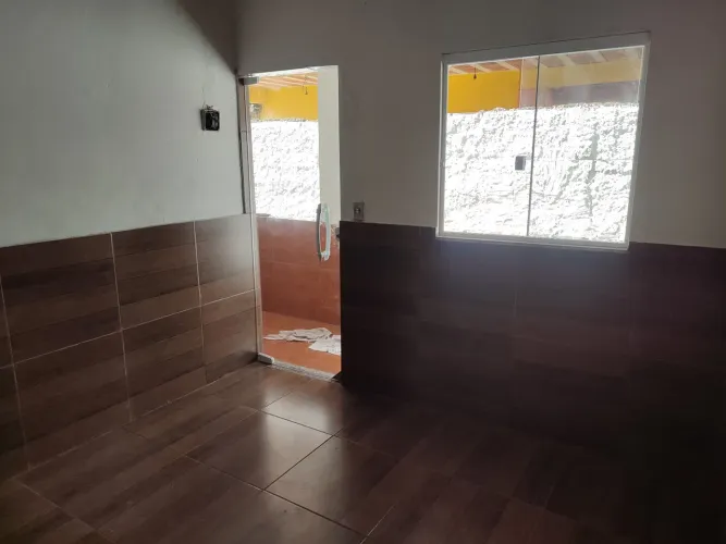 Alugo casa