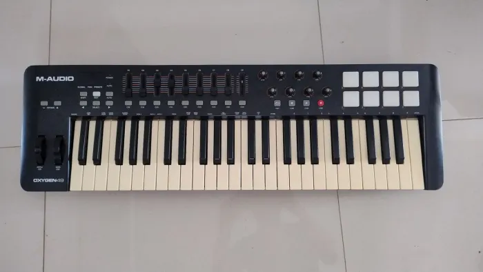 Controlador M-Audio Oxygen IV 49 teclas