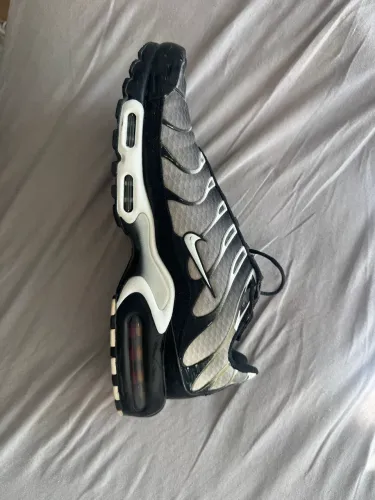 Nike Air Max Plus TN Preto e Branco