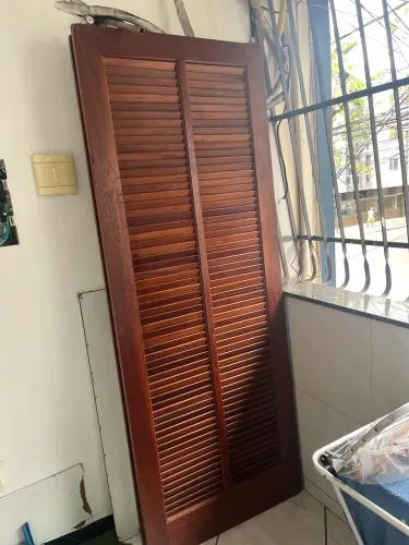 1 Folha de Porta Veneziana de Madeira