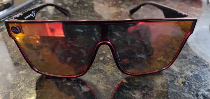 Óculos de sol Quiksilver lentes espelhadas em vermelho