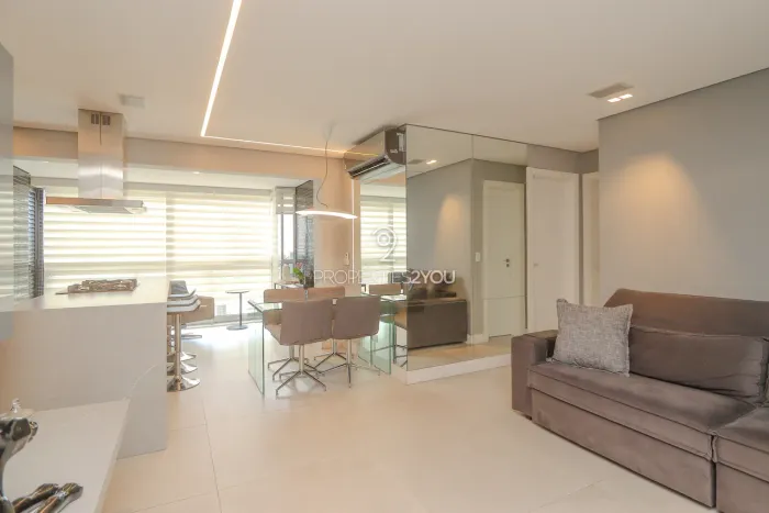 Apartamento Mobiliado no Água Verde com 2 quartos e sacada com churrasqueira em Curitiba