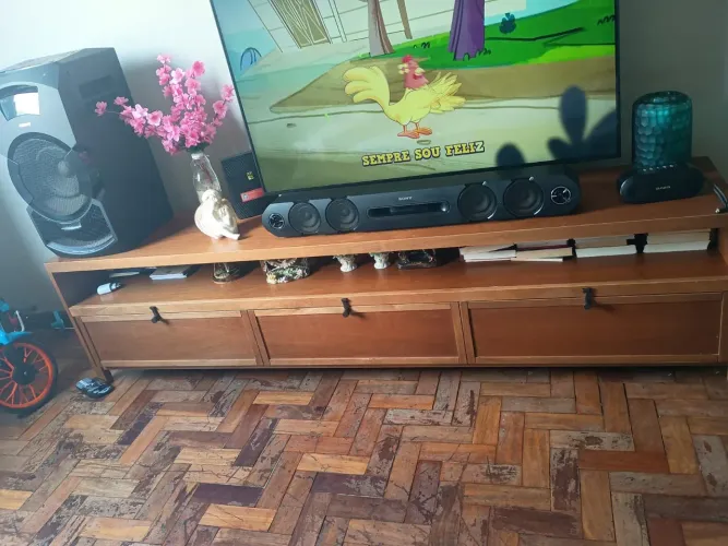 Rack de Madeira para TV - Lindo e Muito Espaçoso (R$ 350)