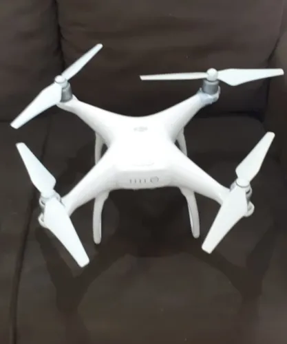Drone DJI Phantom 4 Usado - Em Bom Estado