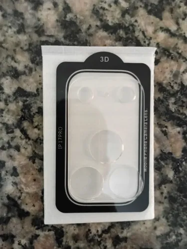Vendo Película de câmera de iPhone 17 pro na caixa. Chamar no zap: *.