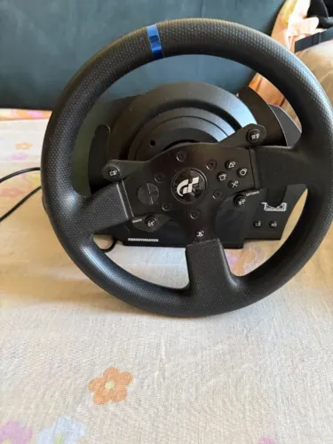 Volante Thrustmaster T300RS GT + Suporte Extreme