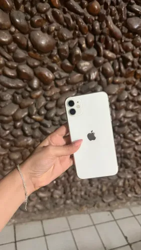 iPhone branco 11 64gb (700,00)
