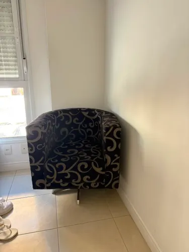 Poltrona giratória estofada