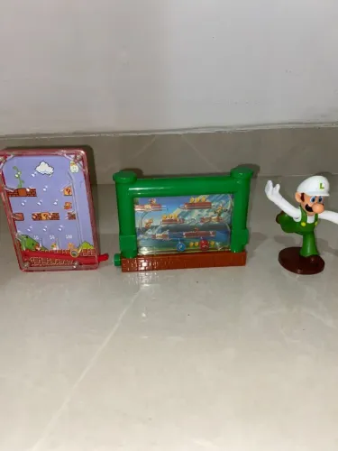 Três bonecos da coleção Mario 2018 MC donalds