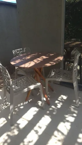 Mesa com 4 cadeiras