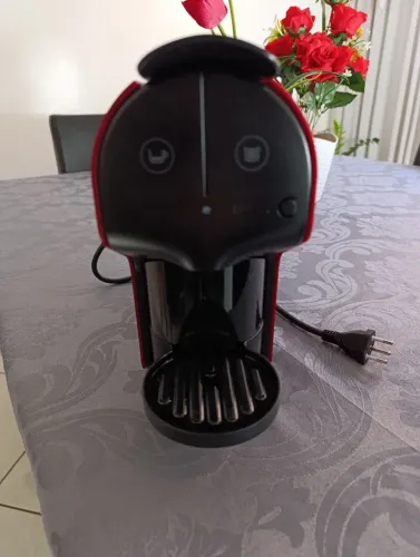 Vendo cafeteira expresso delta Q com 22 cápsulas de brinde 